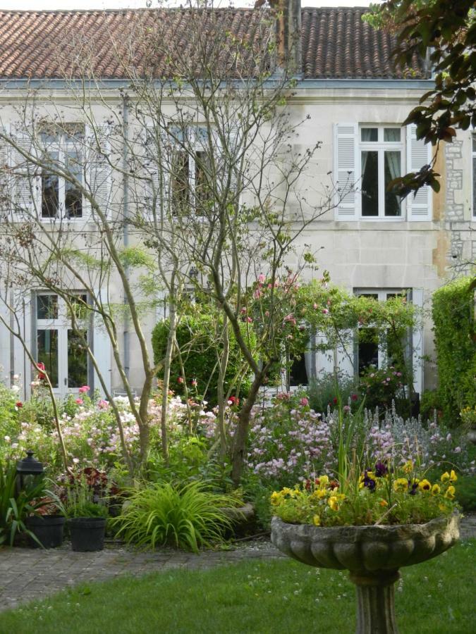 La Maison De L'Ambassadeur Saint-Jean-d'Angely Exterior photo